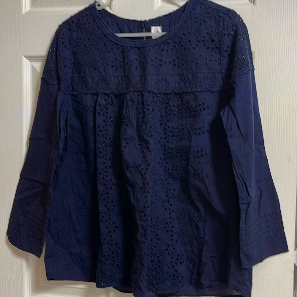 Gap eyelet shirt size L navy blue